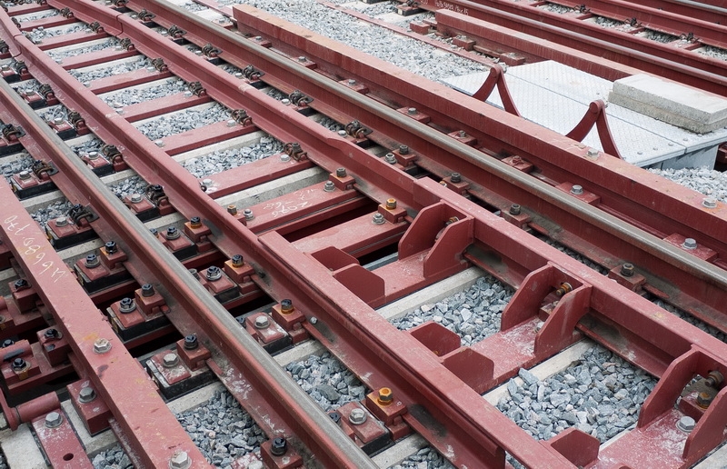 Constructie om de uitzetting van de brug op te vangen.
